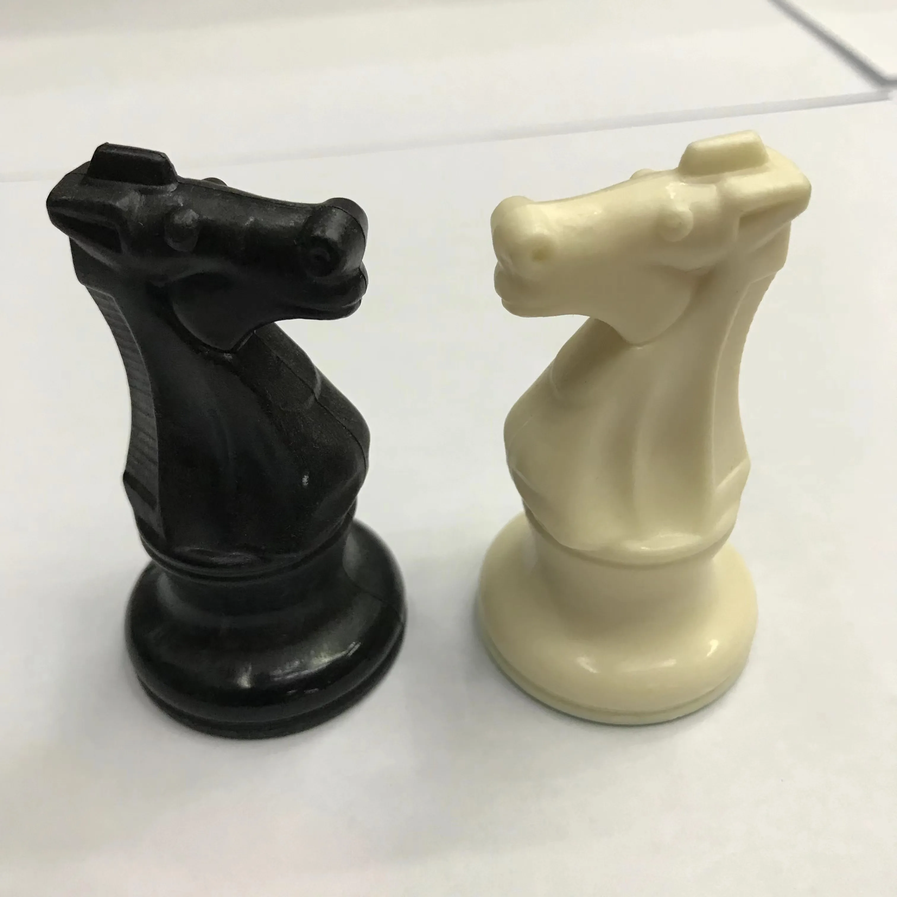 Высококачественная шахматная игра разных размеров набор пластиковых шахматных