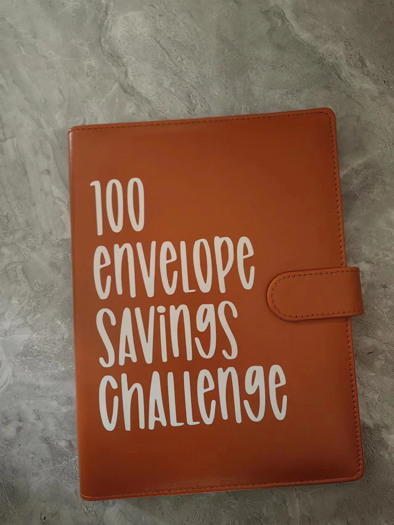 100 Enveloppes Budget Challenge, Classeur Budget Francais A5, 25 pages  intérieures de quatre carrés, Défi Économisez 5,050 €, classeur avec carte  de note du défi d'épargne : : Fournitures de bureau