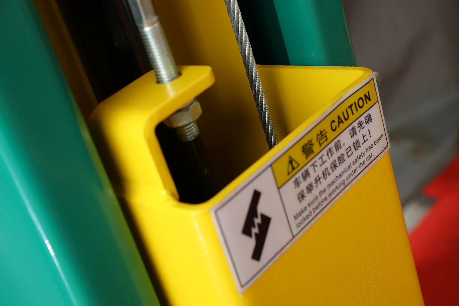 SATA 4 Tons Widened Manual Gantry Lift  AE5152  Two Post Car Lift.