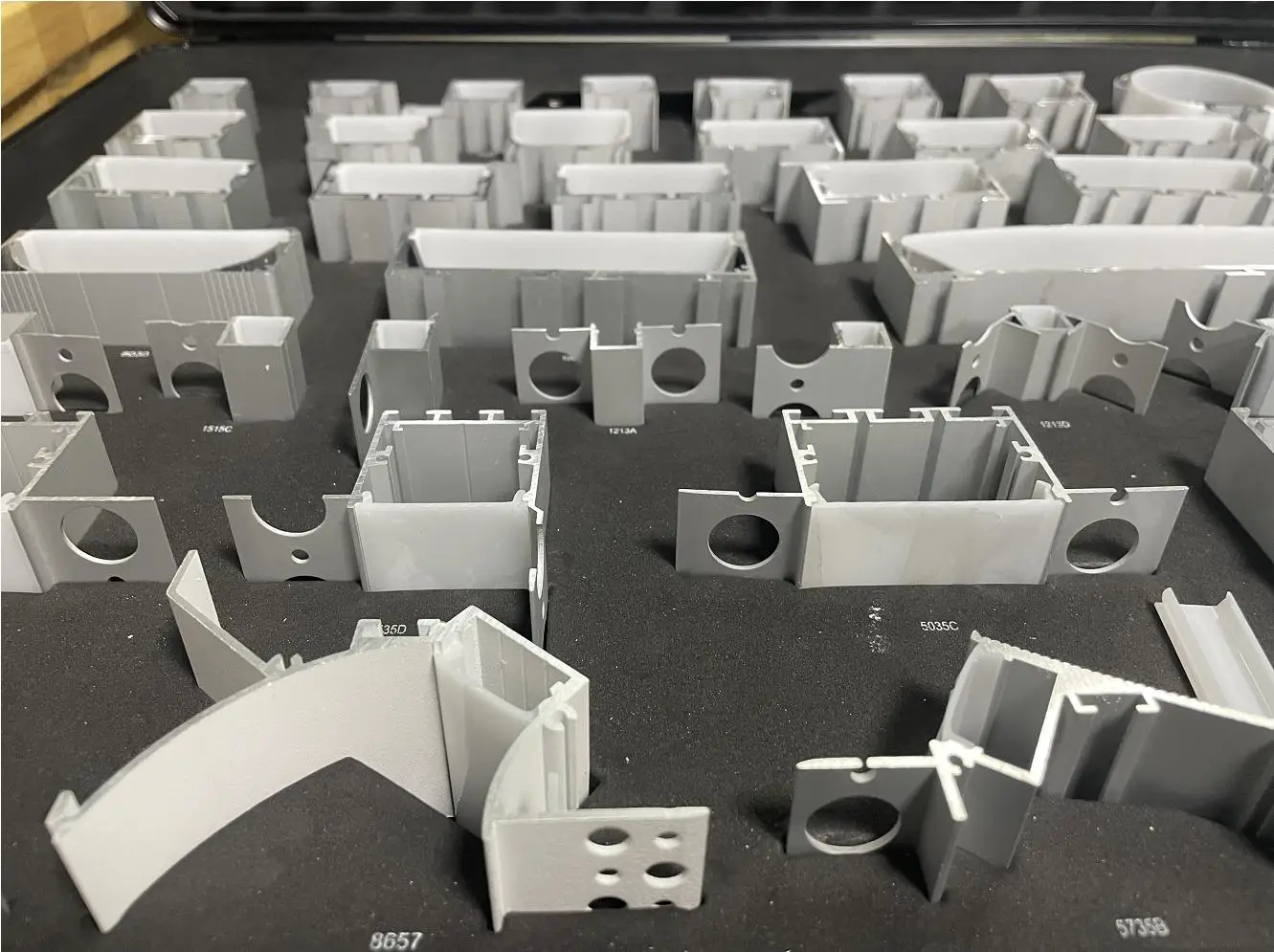 6063 T5 Anodized Aluminium Extrusion for LED Profiles