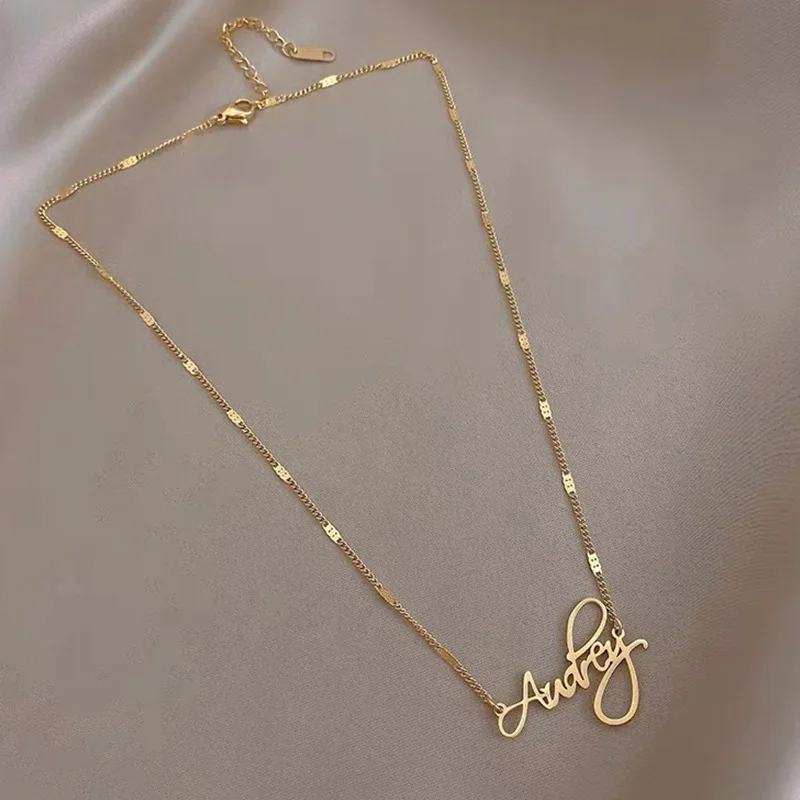 Titanium Steel No Fading Custom English Digital Flower Butterfly Small Waist Clavicle Pendant Necklace for Women