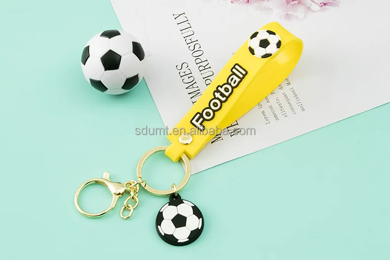 Cute Exquisite Fashion 3D Chrome Football Keychain Simulation Mini Keyring Gift - Foto 5