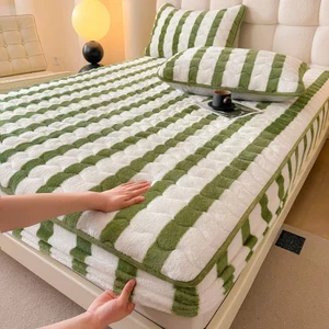 High Quality Hot Luxury Bed Fitted Sheet Milk Velvet Bed Spread Coverlet Bed Protector Mattress Cover Bedding Set