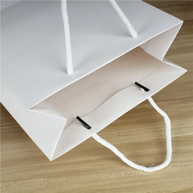 Бутиковая подарочная упаковка пакеты из крафт-бумаги печать логотипа