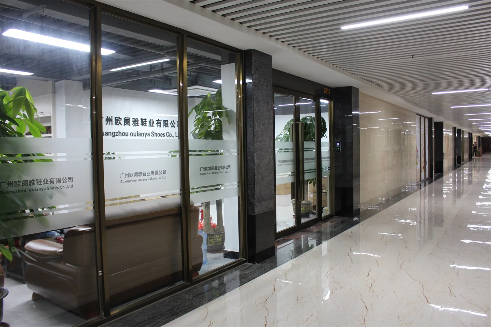 Guangzhou Oulanya Shoes Co., Ltd. 1