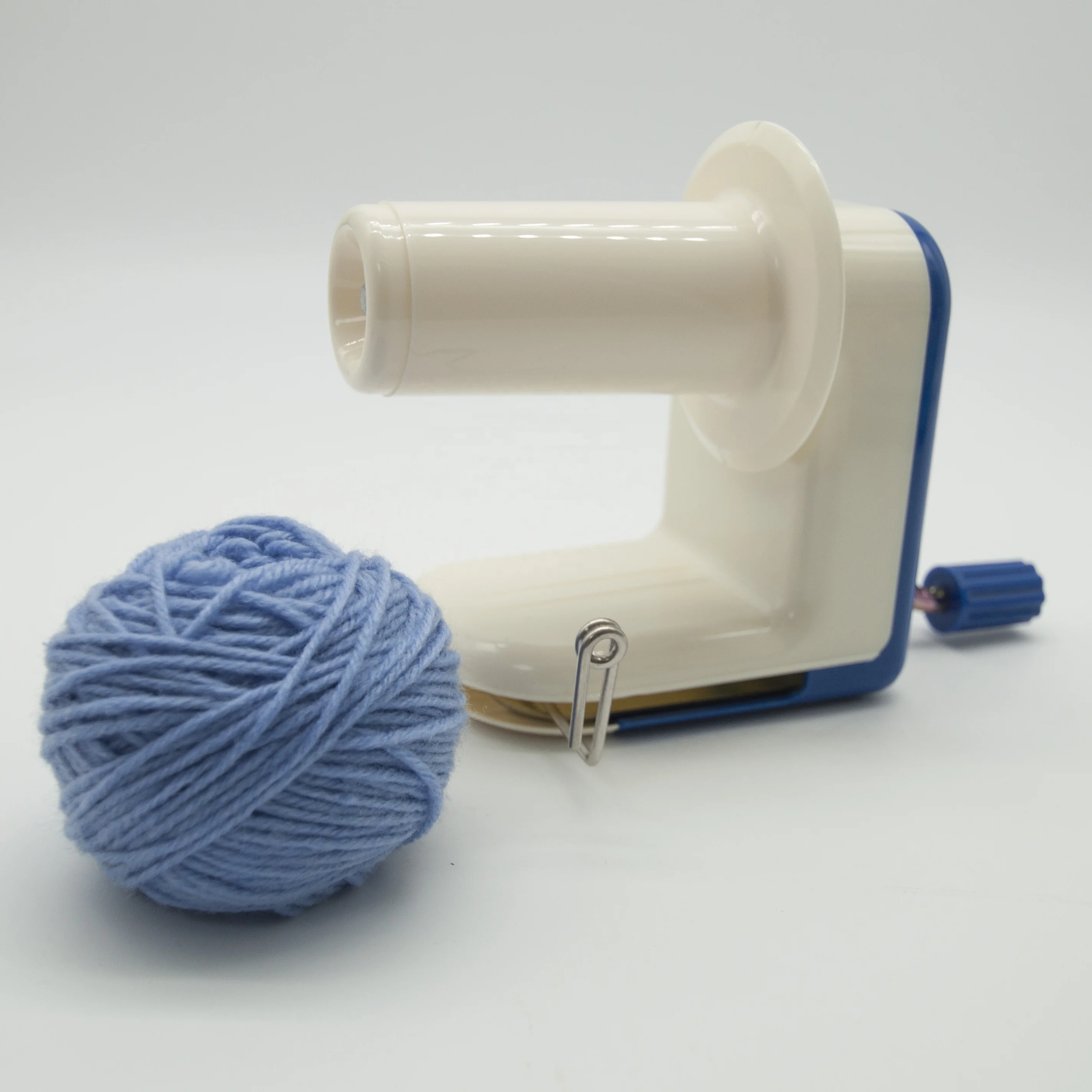 plastic hand yarn ball winder (blue)
