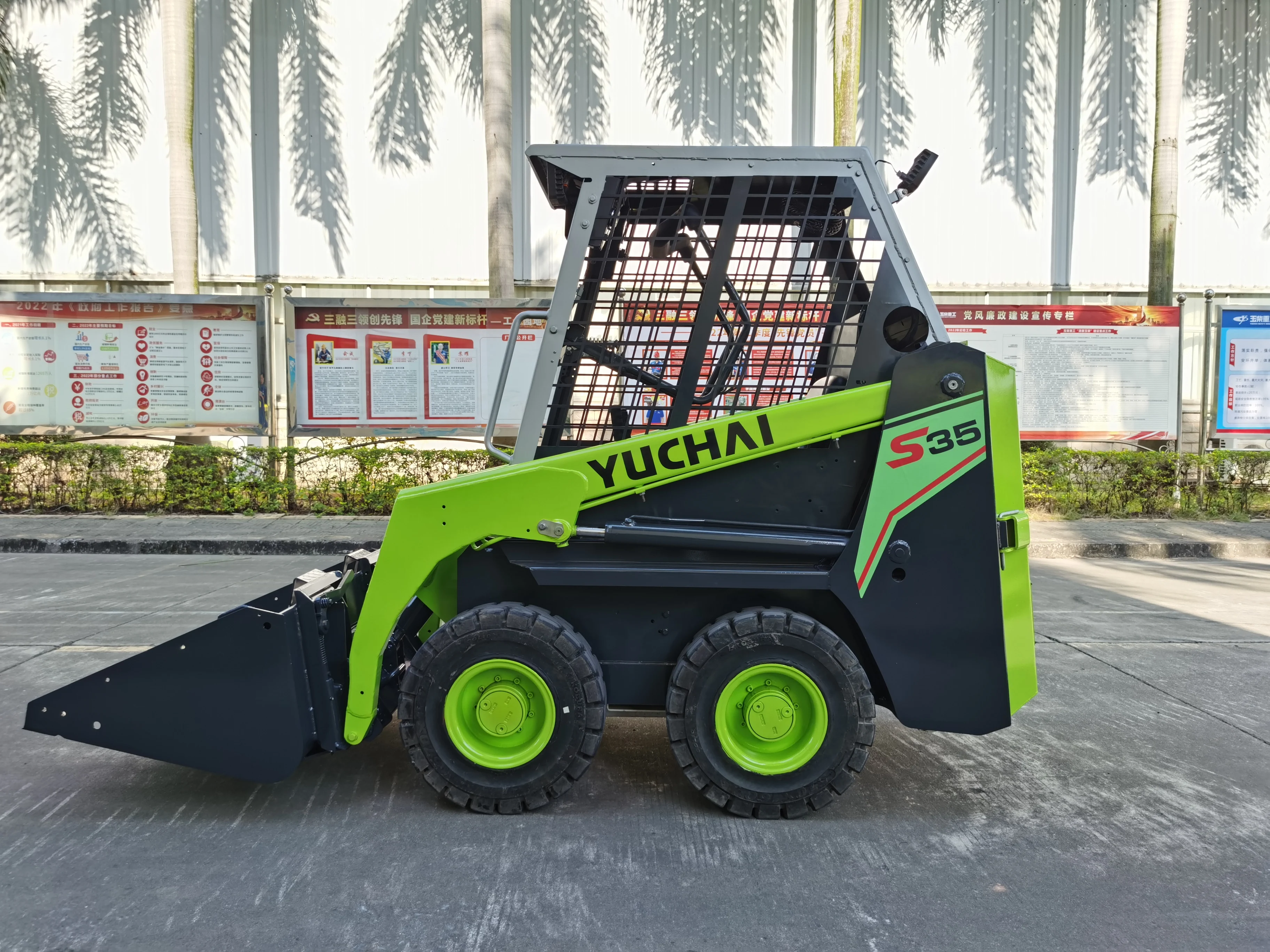 New Yuchai CE Mini Electric Skidder Steer Loader S35
