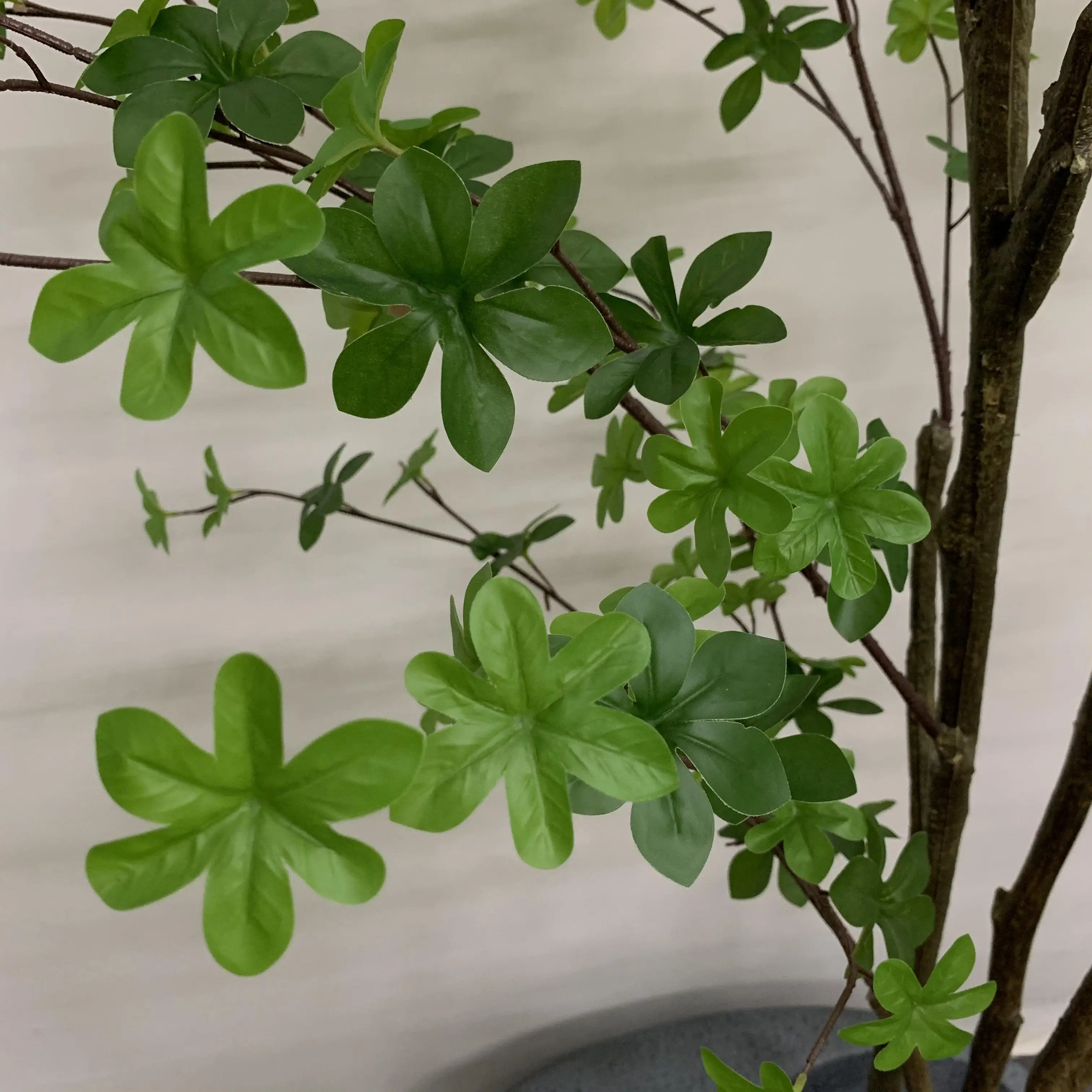 Roselywed Enkianthus Albero Artificiale 240 Cm – Pianta Finta Tropicale Con Vaso Nero Per Interni/Esterni - 2