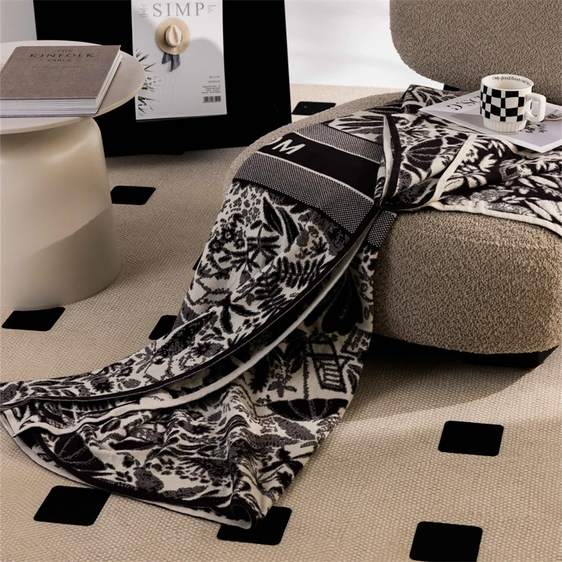 TK New Arrival Soft Nordic Animal Pattern Polyester Blend Knitted Throw Blanket Home Sofa Decoration factory