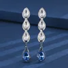 Boucles d'oreilles puces en cristal bleu pointu