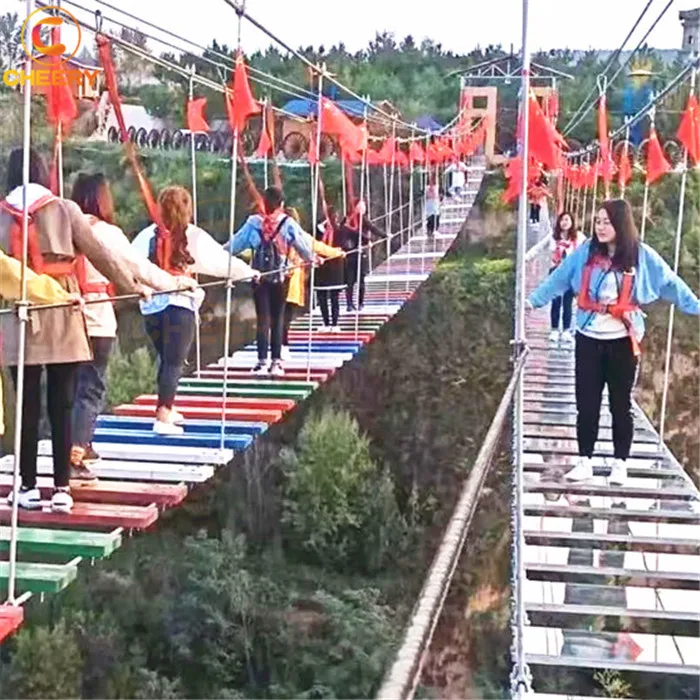 Пользовательские горное живописное место на открытом воздухе приключение курортное парк развлечений стеклянный приключенческий мост