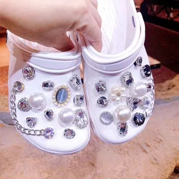 2024 New Custom Brand Metal Bling Designer Diamond Shoe Charms Luxury Upper Buckle Decorations for Slippers clogs