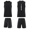 maglie nere + pantaloncini neri