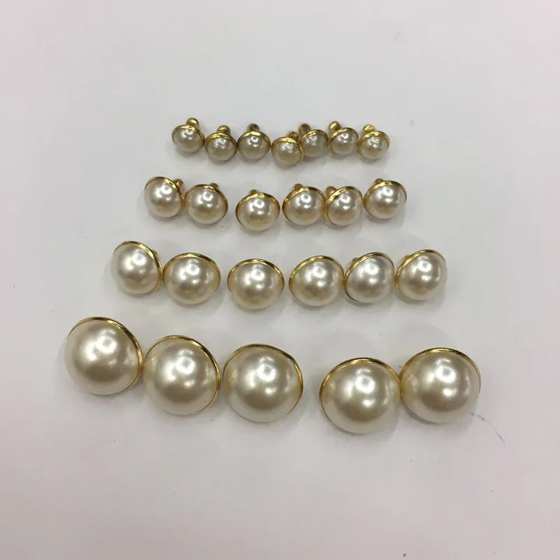 Оптовая продажа обувь из цинкового сплава с золотистым металлическим жемчугом и заклепками