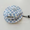 Tablero de ajedrez azul y blanco