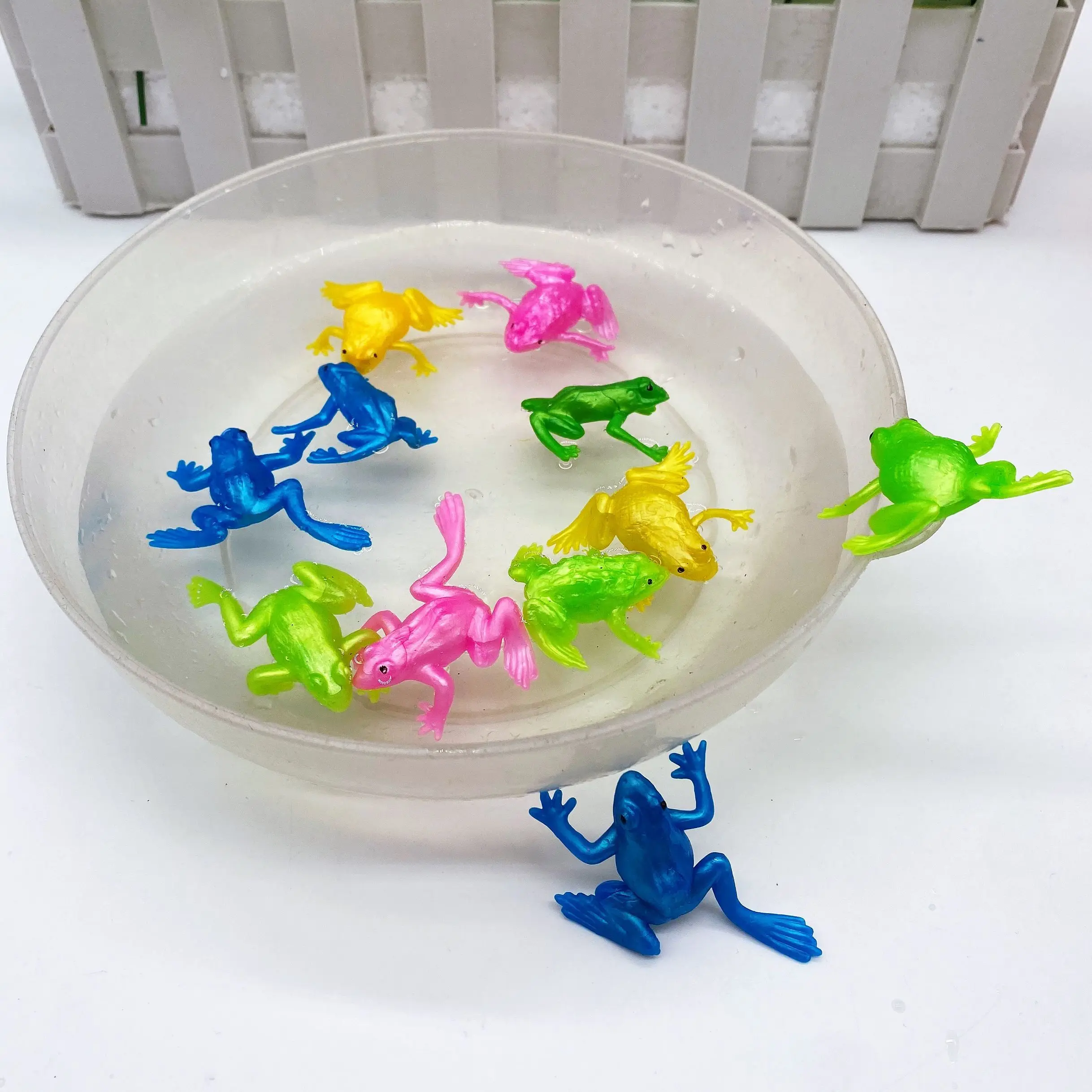 Floating in Water Frogs Character Figure Fun Toys Assorted Plastic Realistic Frog Model Action Figures Animals Toys