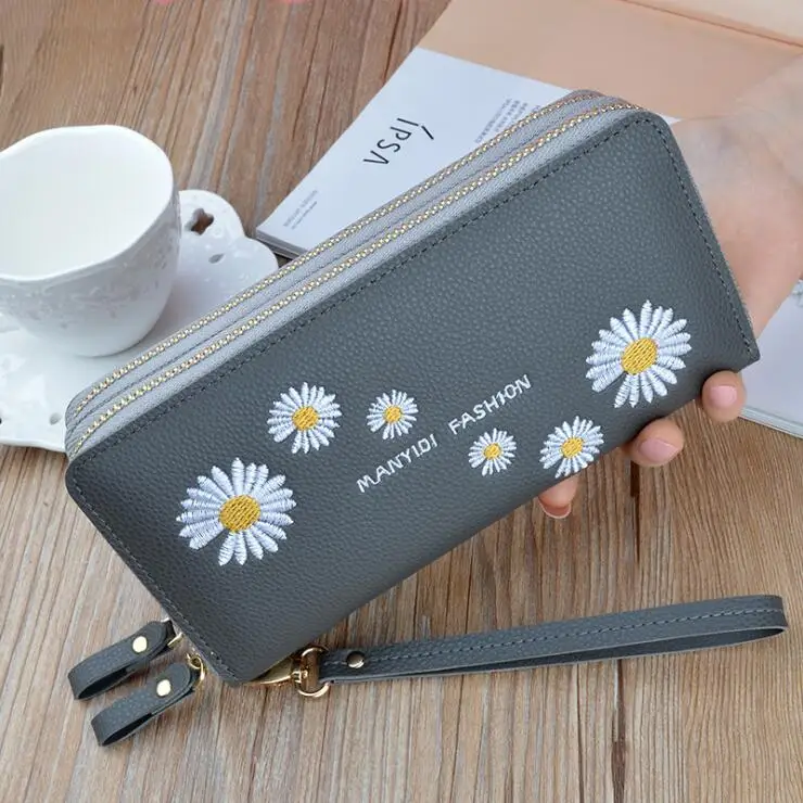 simple wallets for women