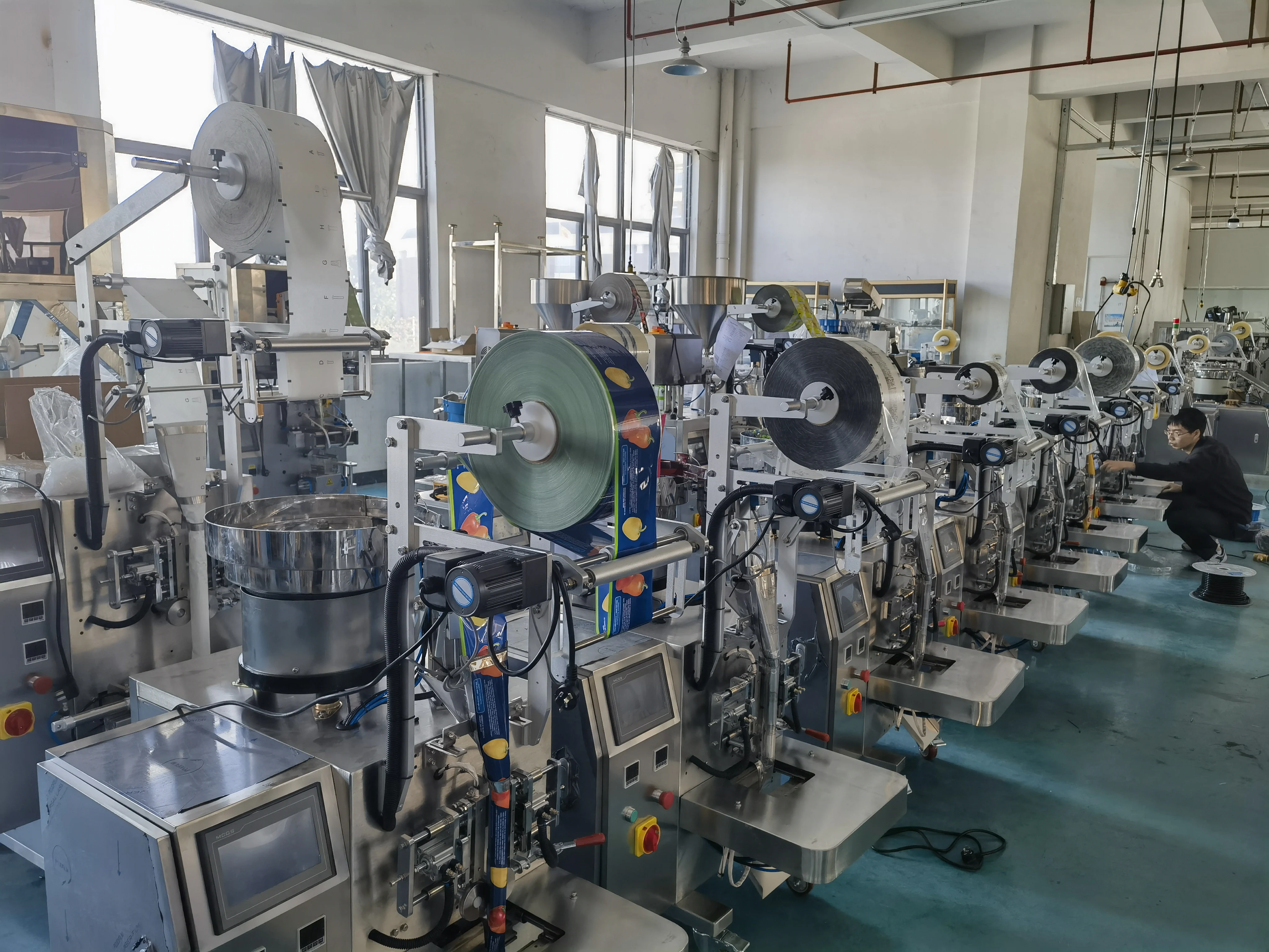 Automatic Sachet Pouch Snacks Sunflower Seeds Chia Seeds Packaging Ice Candy Sour Sweet Gummy Freeze Dried Candy Packing Machine