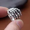 Anillo de hueso de mano de plata