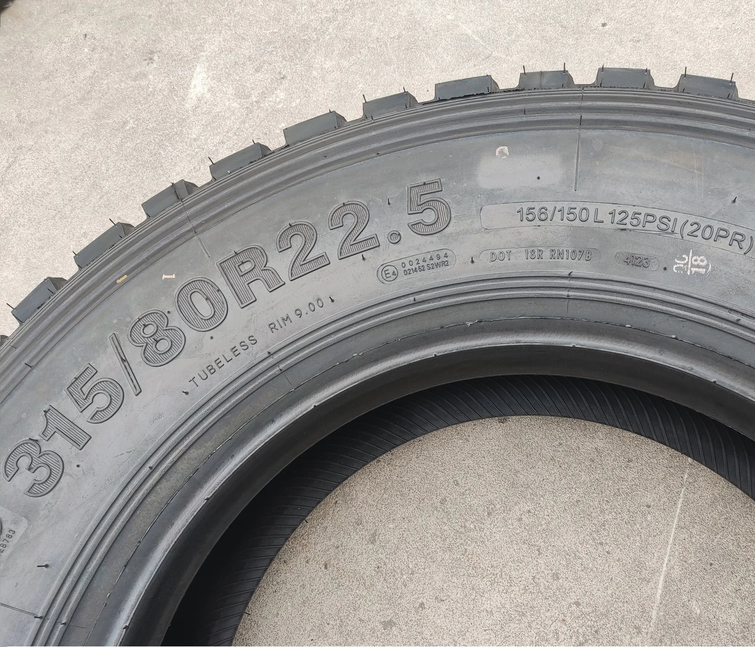 315/80R22.5 Doublestar TOWAY Radial Truck Tire - Durable & Reliable