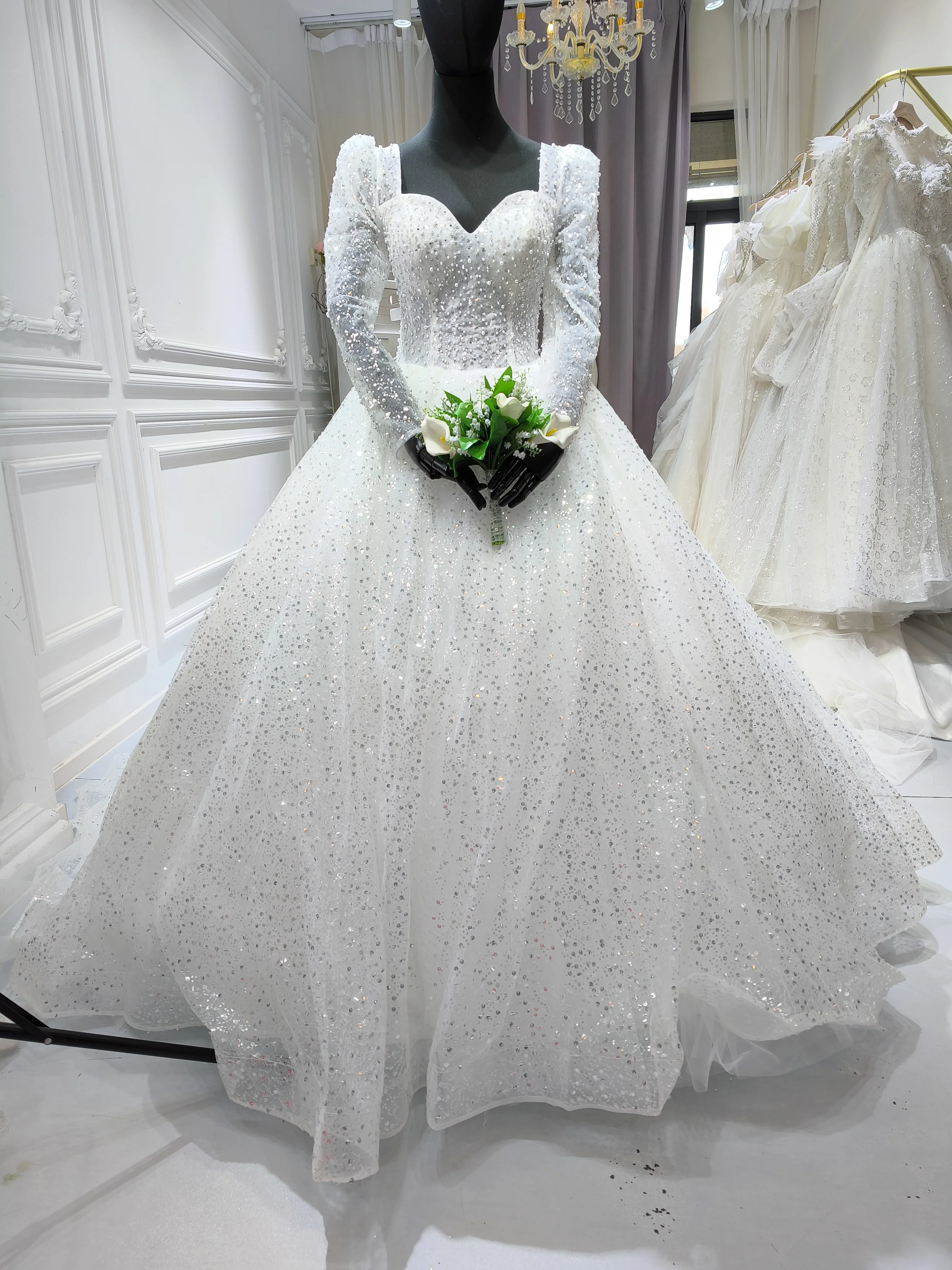 S1605R New Style Princess Style Heavy Rhinestone Gorgeous Lace Bride  Temperament Wedding Dress| Alibaba.com