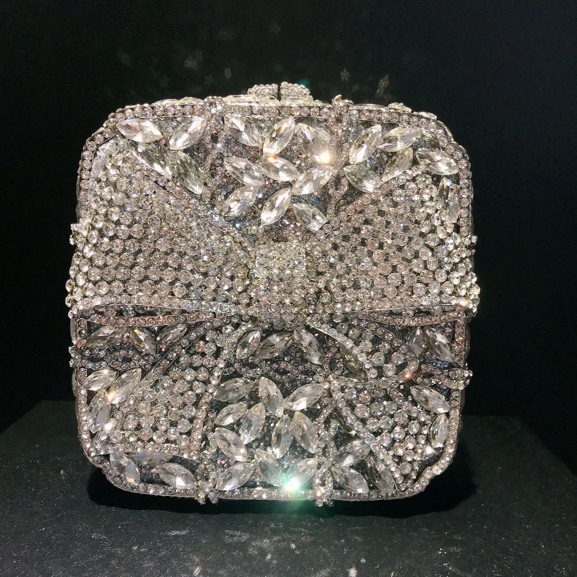 Intricate Design Crystal 2024 Clutch Purse Evening Bag