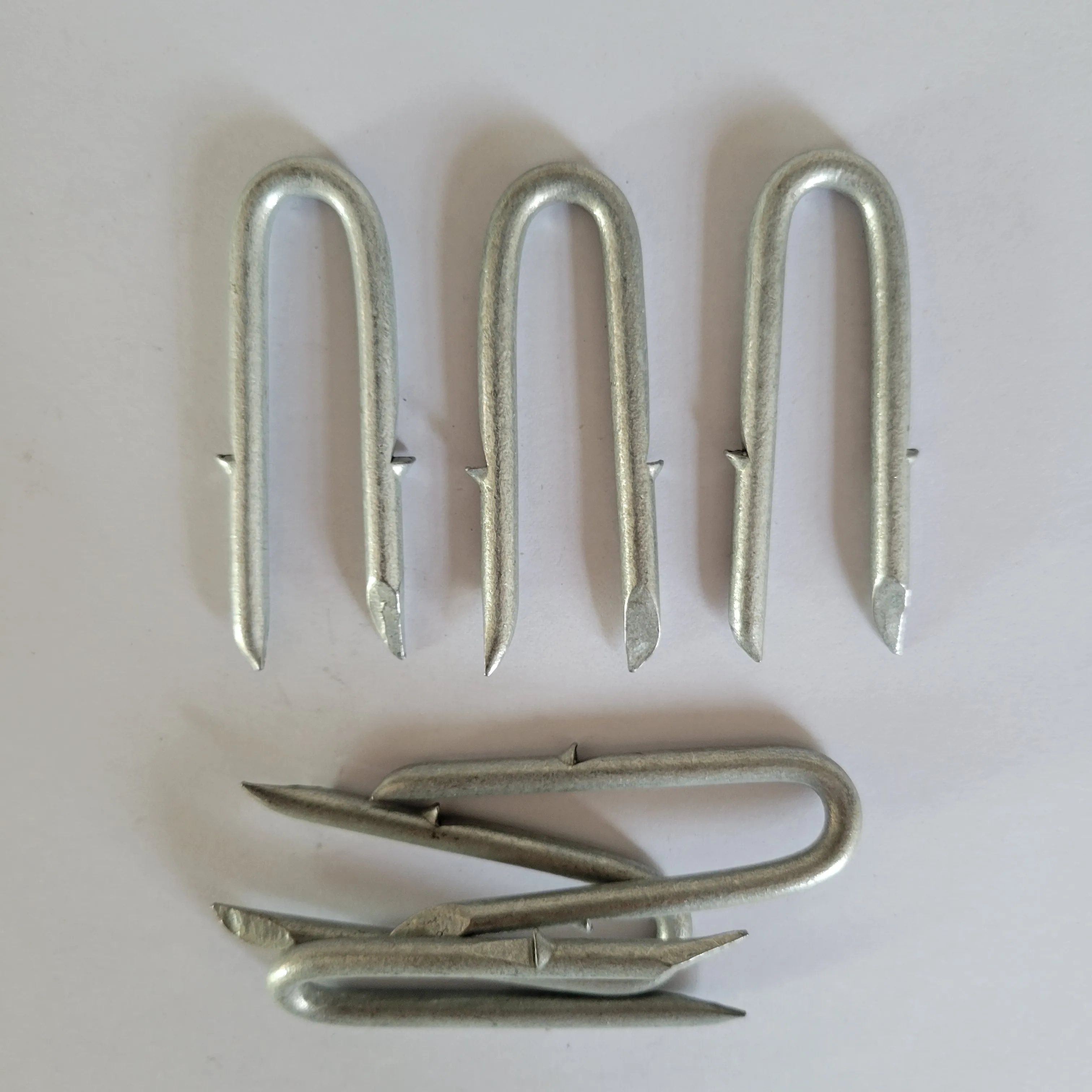 300 Pezzi Chiodi A U Zincati - Graffette Per Recinzioni, Reti E Legno, 20x18x10mm - Foto 4