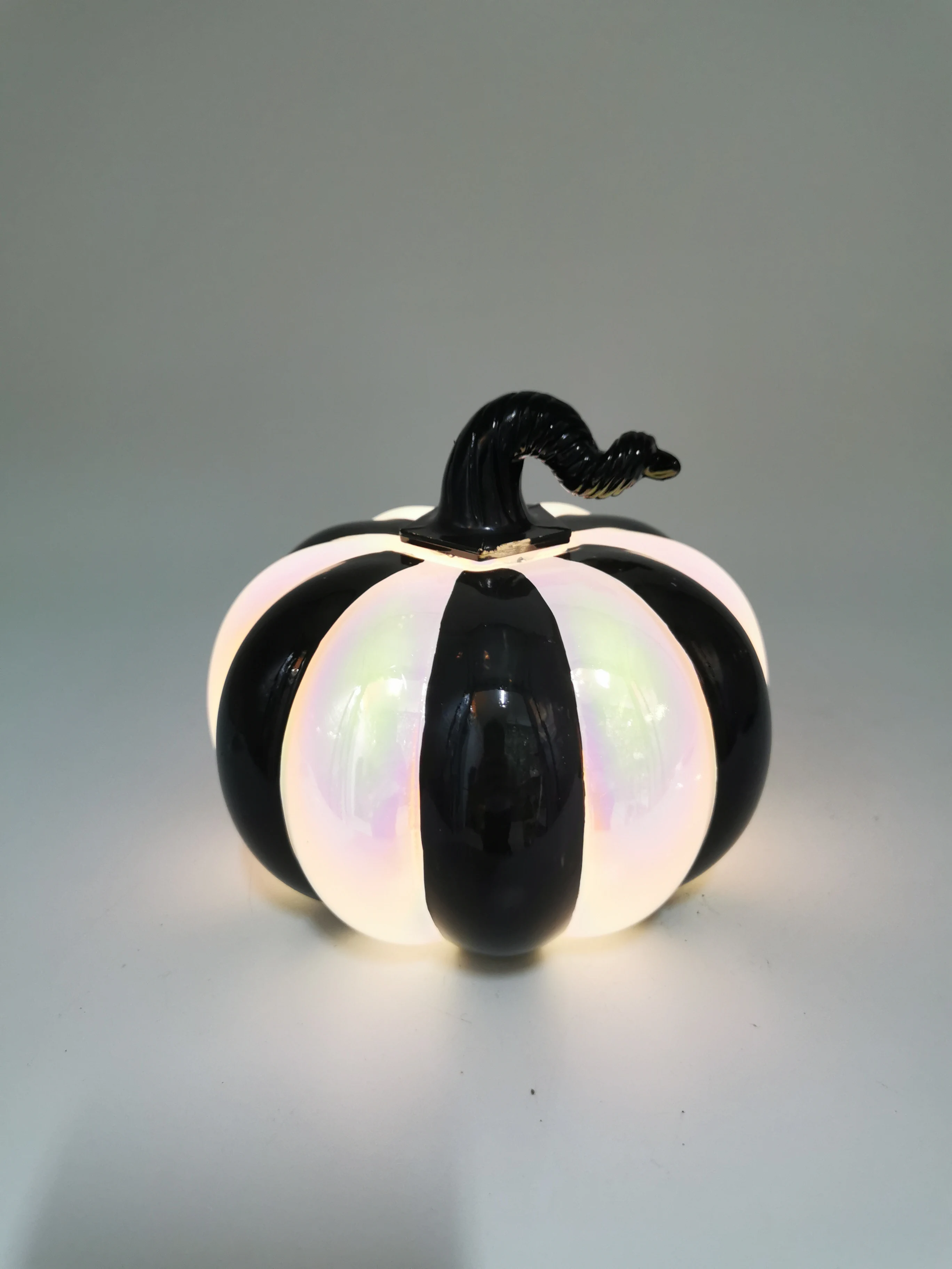 Halloween and Home Decor Battery Operated,5.5 inches Festive Lighted Glass Pumpkins Indoor Fall Decor led glass pumpkin supplier