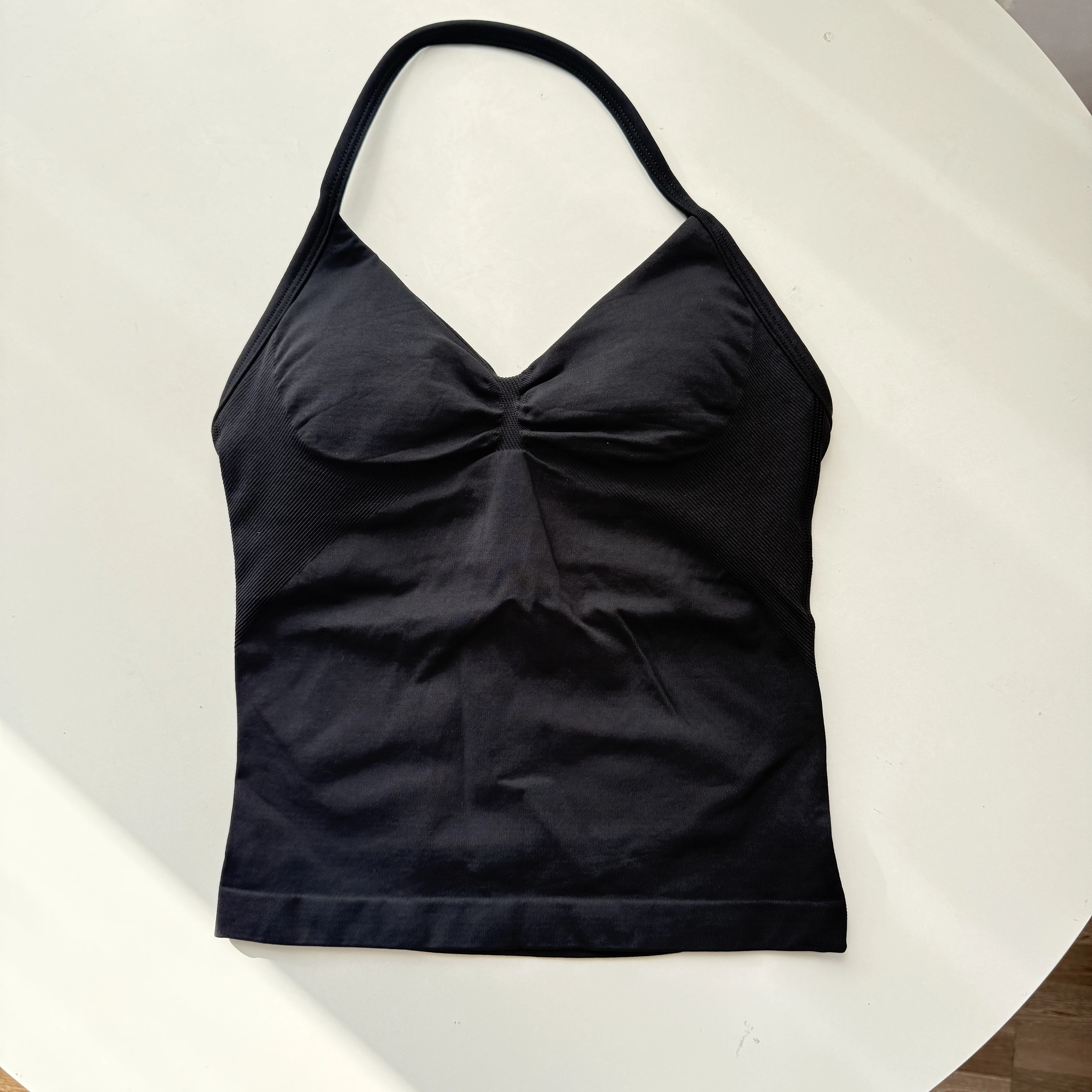 ヨガセット シームレスなヨガセットは、リフティングパンツとクロップトップを備え