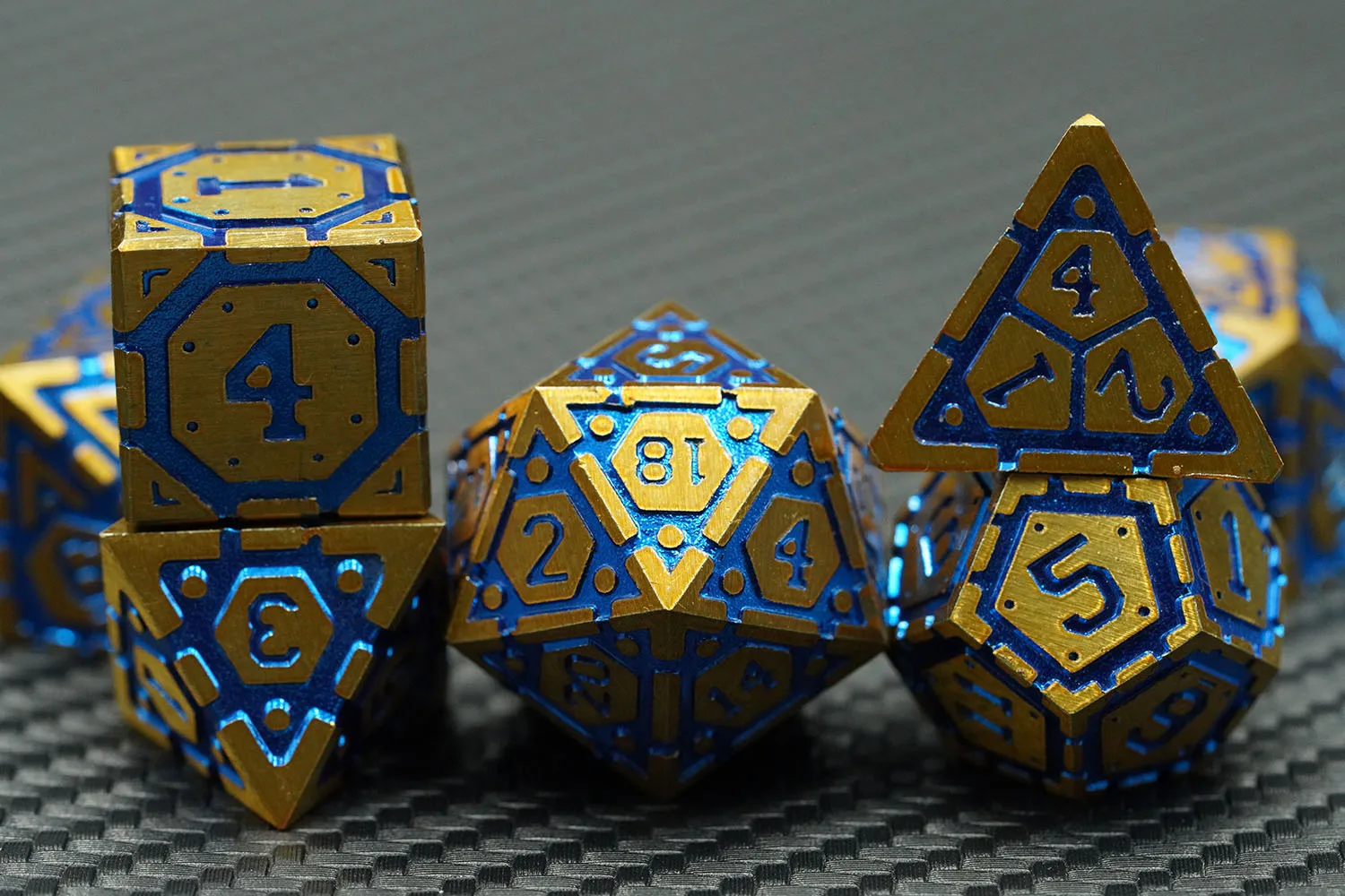 Newly Designed 7-Piece RPG Metal Dice Set 16MM Dragon and Dungeon Gold and Blue Zinc Alloy Polyhedral for DND Games manufacture