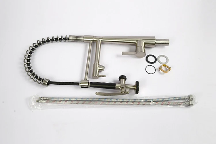 Mezclador de grifos de cocina con resorte extraíble de una sola palanca