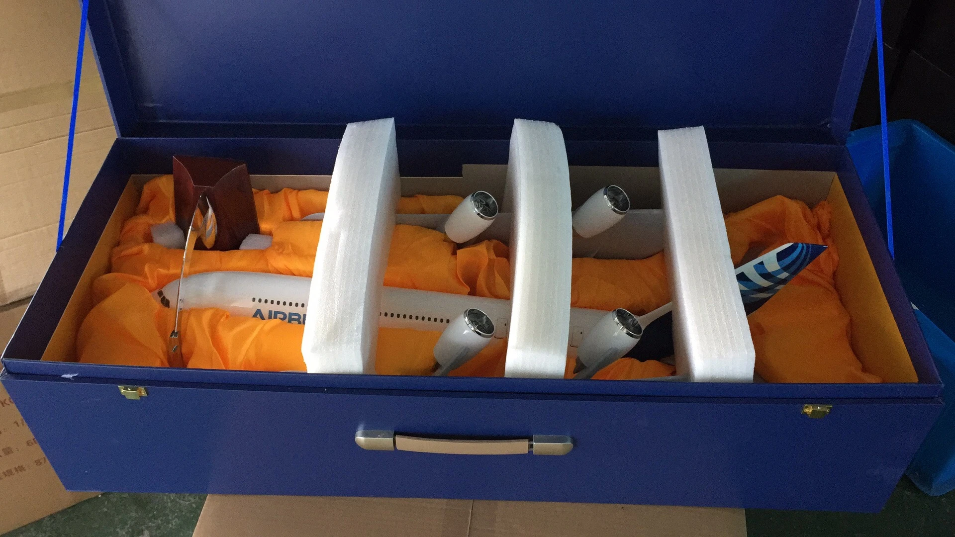 73cm Emirates A380 Largesize Resin Airplane Model Long Landing Decoration Passenger Aircraft