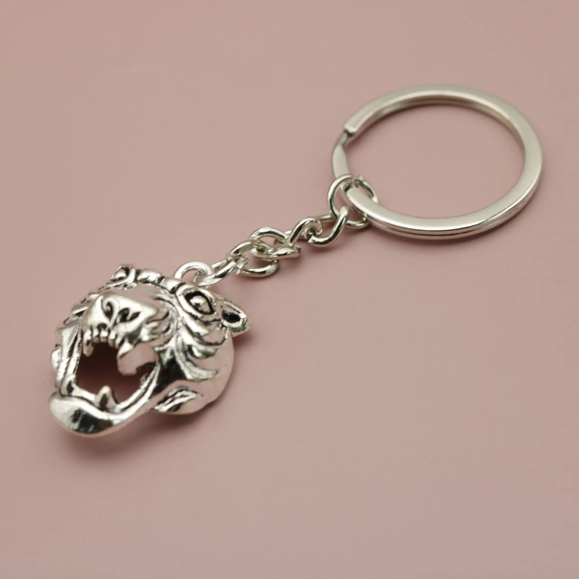 Wholesale Tiger Keychain Pendant Tiger-Shaped Alloy Keychain