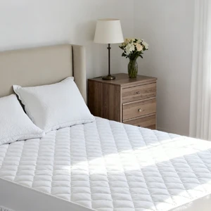 Bulk Order Anti-Slip Bottom Hotel Mattress Protector with 200TC Fabric