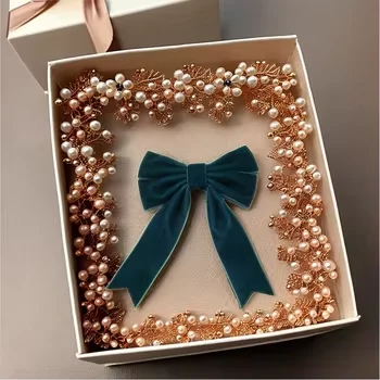 Бархатные заколки для волос