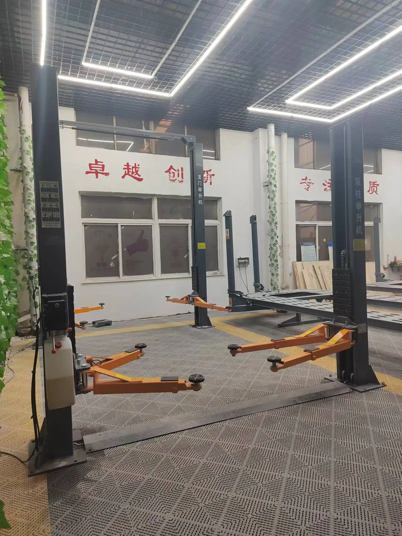 Manual Release Porch Design Two Post Car Lift, Double Cylinder Hydraulic Lift Two Post ,Adjustable Two Post Car Lift