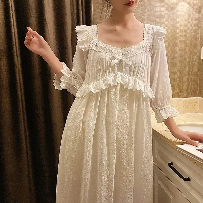 Amazon.com: N/A Lace Patchwork Women Nightgown Loose Satin Silk Sleep Dress  Nightdress Sexy Sleepwear Lingerie Soft Home Dressing Gown (Color : White,  Size : X-Large) : Clothing, Shoes & Jewelry