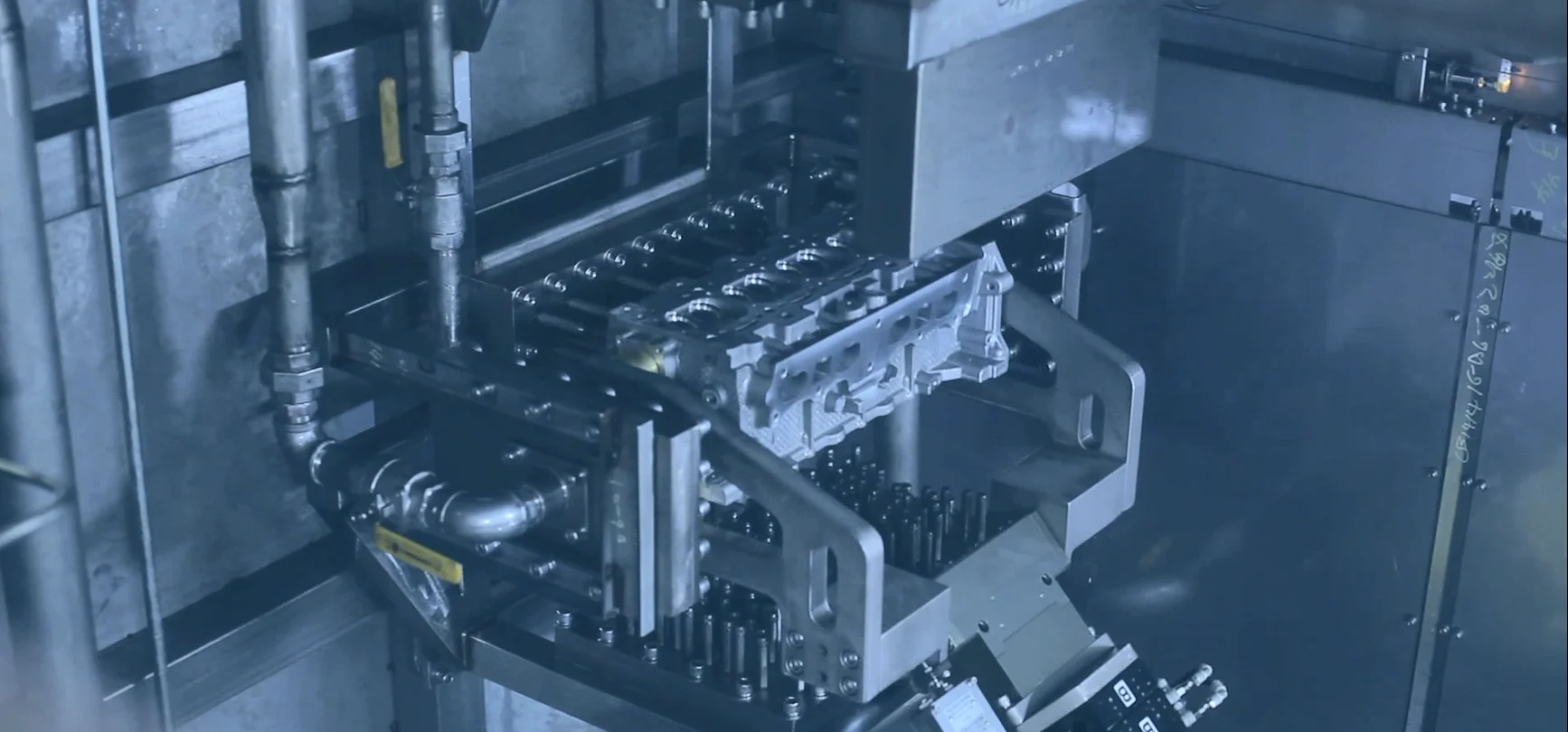 Robot-Held Brush Deburring & Cleaning System for Cylinder Heads Shimada Big Bird Cleaning Machine CH supplier