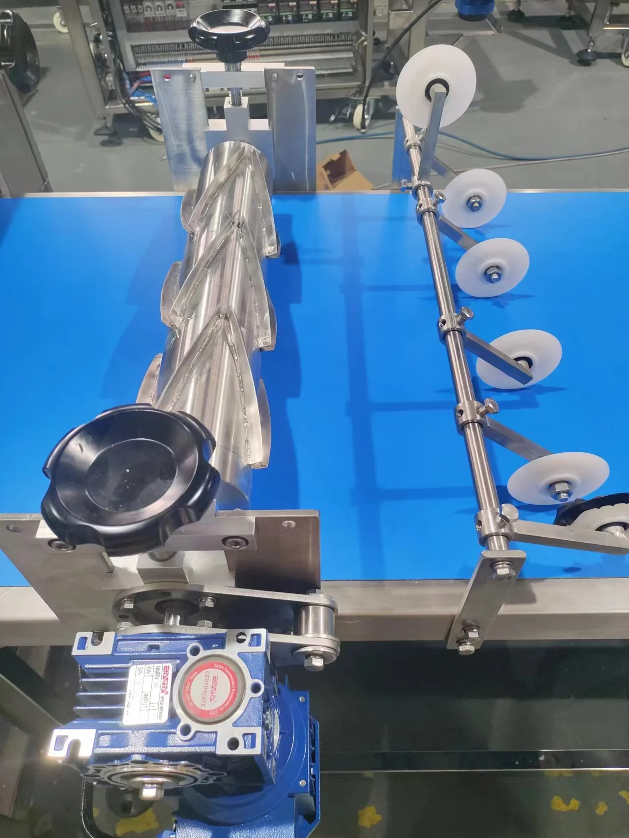 CE Certified 40g Frozen Croissant Crescent Rolls Shaping Machine ...