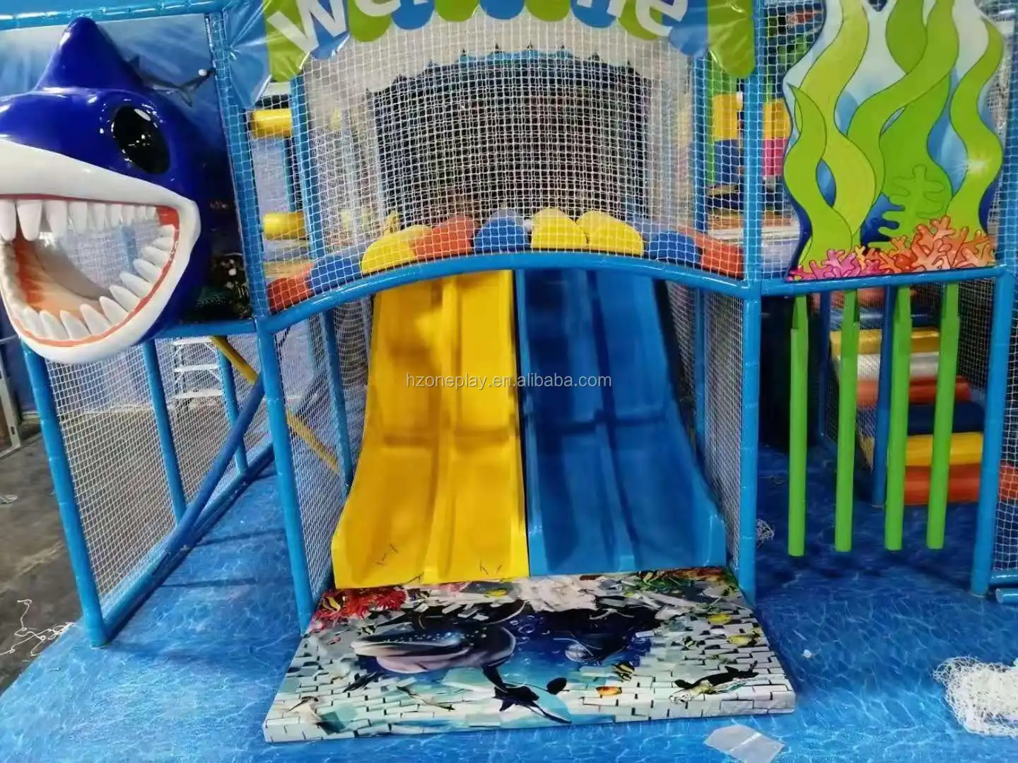 Factory Direct Transparent Slide Half Clear Tube Slide  Customized Color for Children Playground Indoor Outdoor