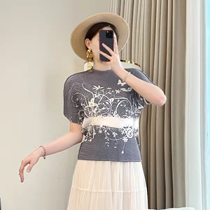 Women's High-End Miyake Printed Green T-Shirt Short-Sleeved Loose Pleated All- Match Casual Style New Summer Fashion Knitted Top