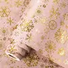 Flocon de neige doré sur rose