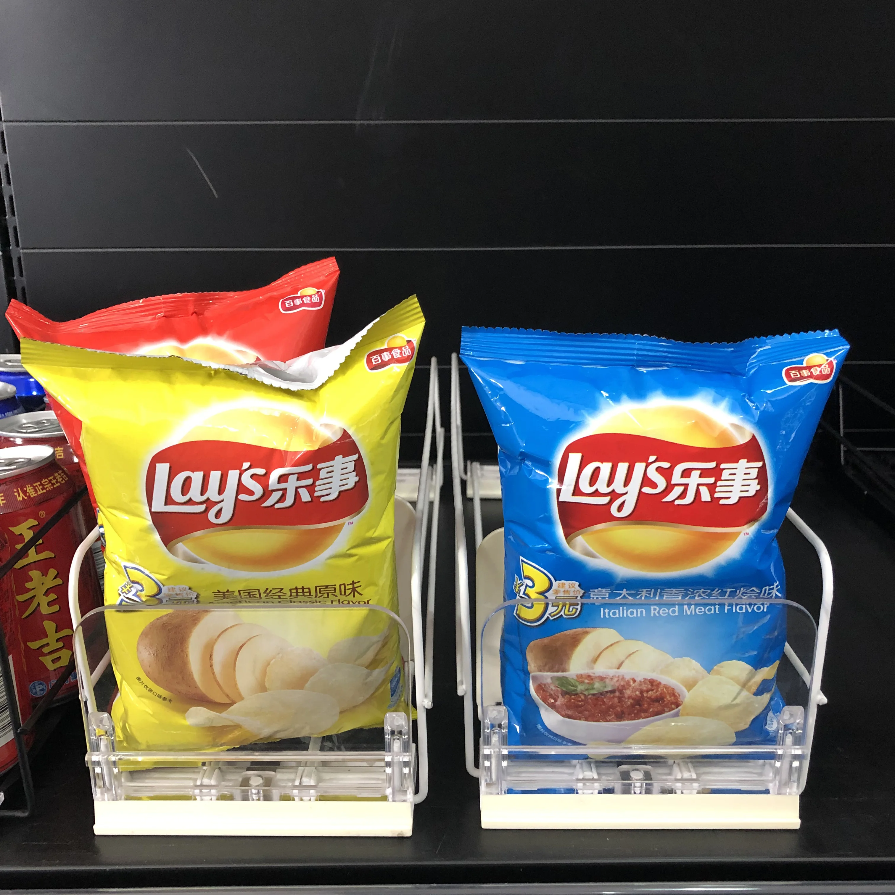Automatic Adjustable Width Magnetic Drink Merchandising Shelf Pusher System