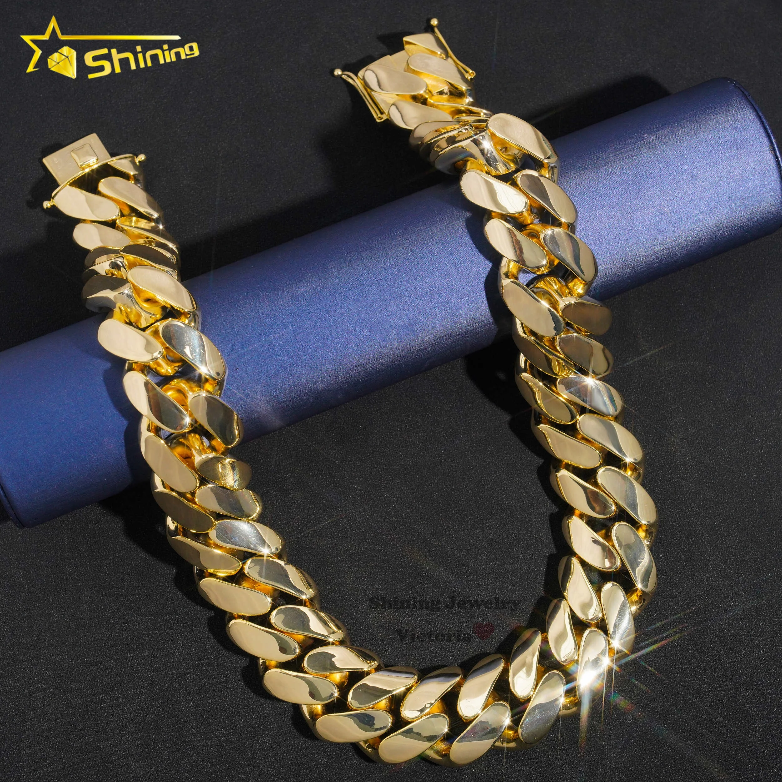 Collana con nome a catena cubana da 8 mm in oro 18 carati
