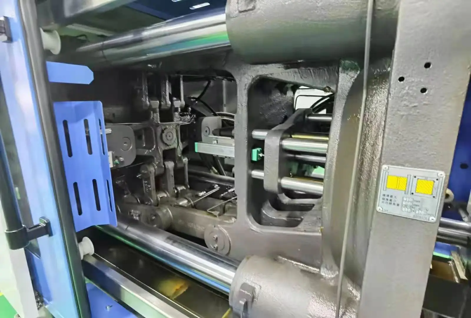 2 Sets Used Haitian Ma 2000 Golden Classic  Servo Motor Plastic Injection Molding Machine Used 200t Injection Machine