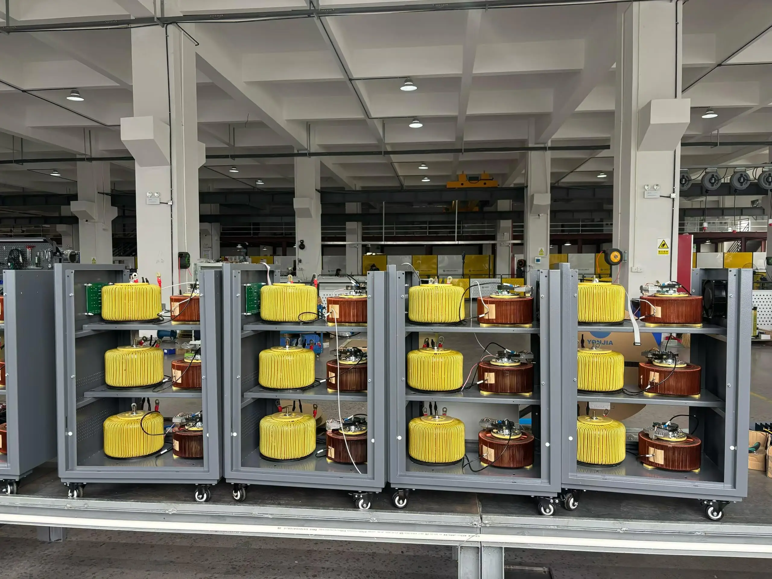 AVR Quality Lower Cost Servo 3 Phase Voltage Stabilizer AC Regulator 10kva 15kva 30kva for 220V 230V 380V 480V
