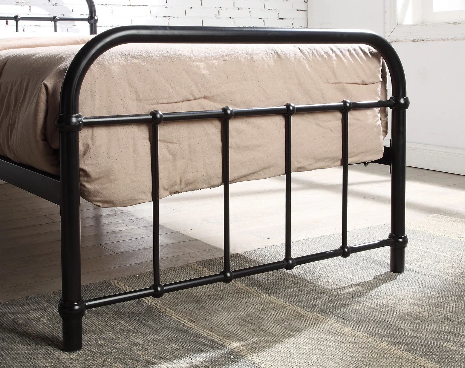 Wholesales Simple Design Wrought Iron Platform Bed King Size Copper Brush Metal Bed Frames
