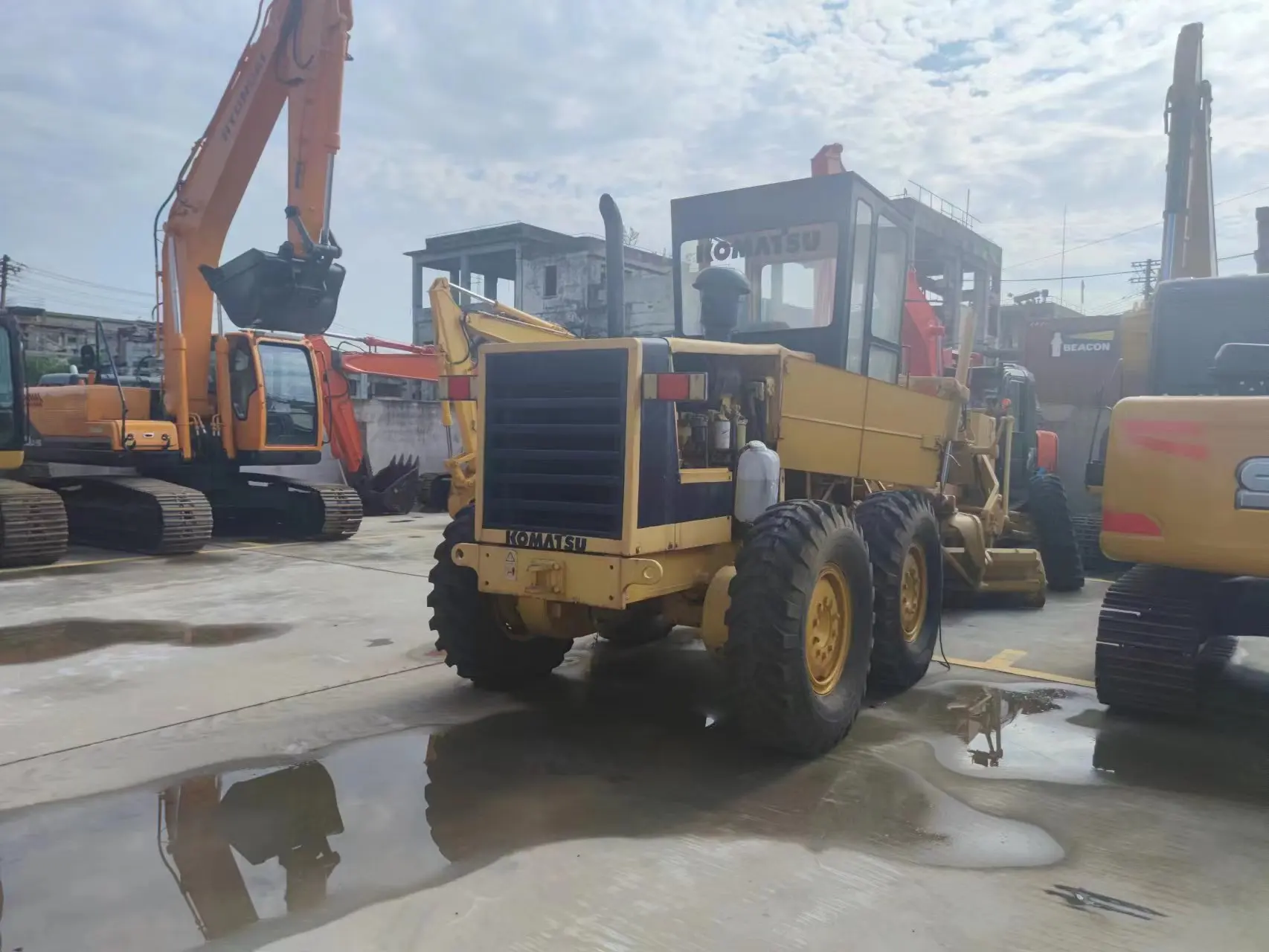 Used Komatsu GD825a Motor Grader, Cheap Japan Made Original Grader KOmatsu GD825 Road Construction Machine