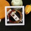 Bracelet en bois de lait exquis, présenté en coffret.