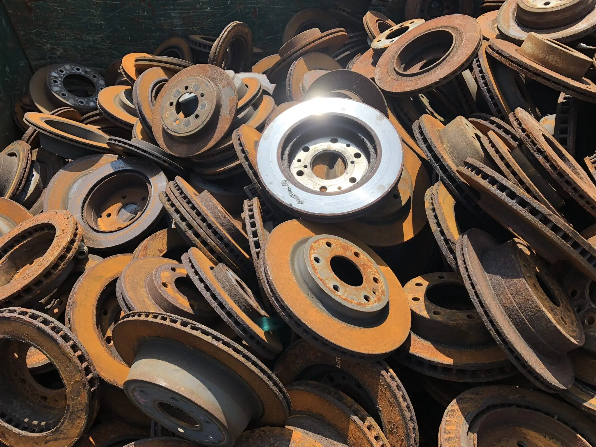 High Quality High Grade Clean Cast Iron Scrap Foundry Recycling 99.9% Fe Content Origin Bulk Supply Available Best Price Metal